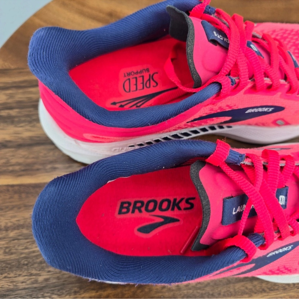 Brooks ! 😍Women's Athletic Shoes - Pink and Navy - Picture 5 of 6